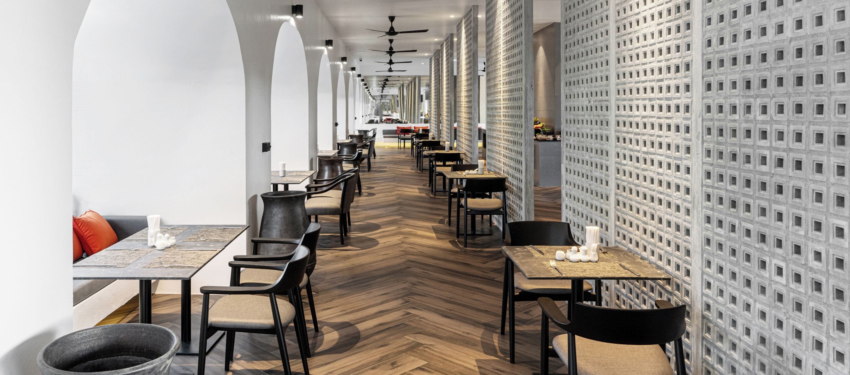 breakfast, lunch, dinner served; international cuisine