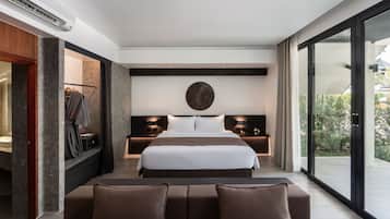 Cottage | Minibar, in-room safe, desk, free cribs/infant beds