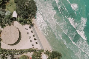 On the beach, surfing, kayaking - The Splash Koh Chang (Ko Chang)