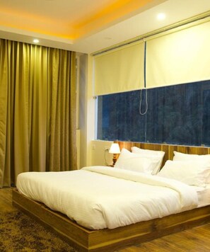 Työpöytä, kannettavalle tietokoneelle sopiva työtila, ilmainen Wi-Fi