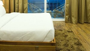 Luxury Double or Twin Room | Living area | LED TV, pay movies, heated floors - Rishikesh Naturopathy (Yamkeshwar)