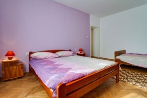 Casa | 2 dormitorios, decoración individual, mobiliario individual