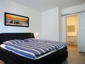 1 bedroom, travel cot, free WiFi, wheelchair access