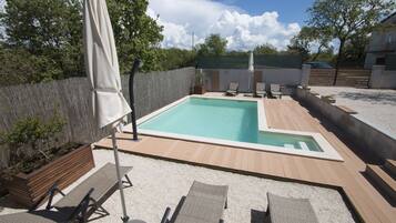 Seasonal outdoor pool, pool umbrellas, sun loungers