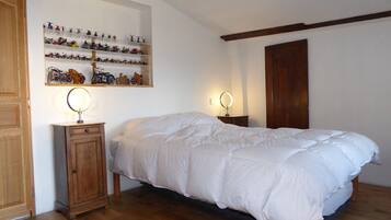 2 bedrooms, WiFi, bed sheets