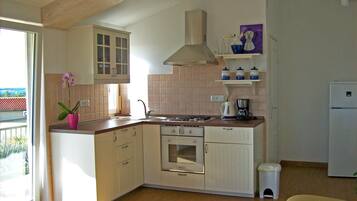 Apartment, 2 Bedrooms | Private kitchen | Fridge, stovetop, coffee/tea maker, cookware/dishes/utensils