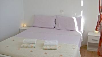 Apartment, 2 Bedrooms | 2 bedrooms, free WiFi, bed sheets