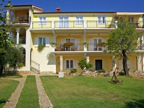 Front of property - Lovely Apartment No.1 in Liznjan (Liznjan)