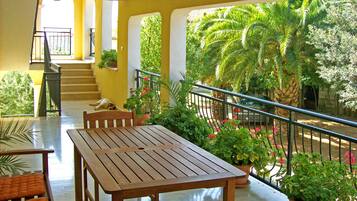 Apartment, 2 Bedrooms | Terrace/patio