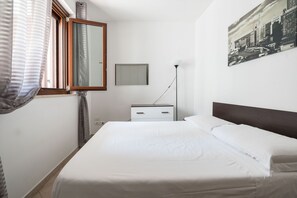 Apartment, 2 Bedrooms | 2 bedrooms, free WiFi, bed sheets - Happy Bari (Bari)