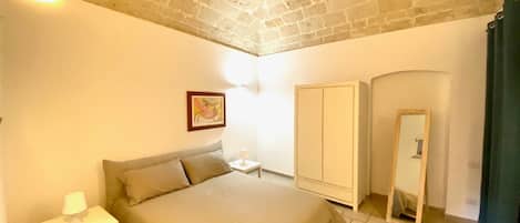 Apartment, 2 Bedrooms | 2 bedrooms, free WiFi, bed sheets