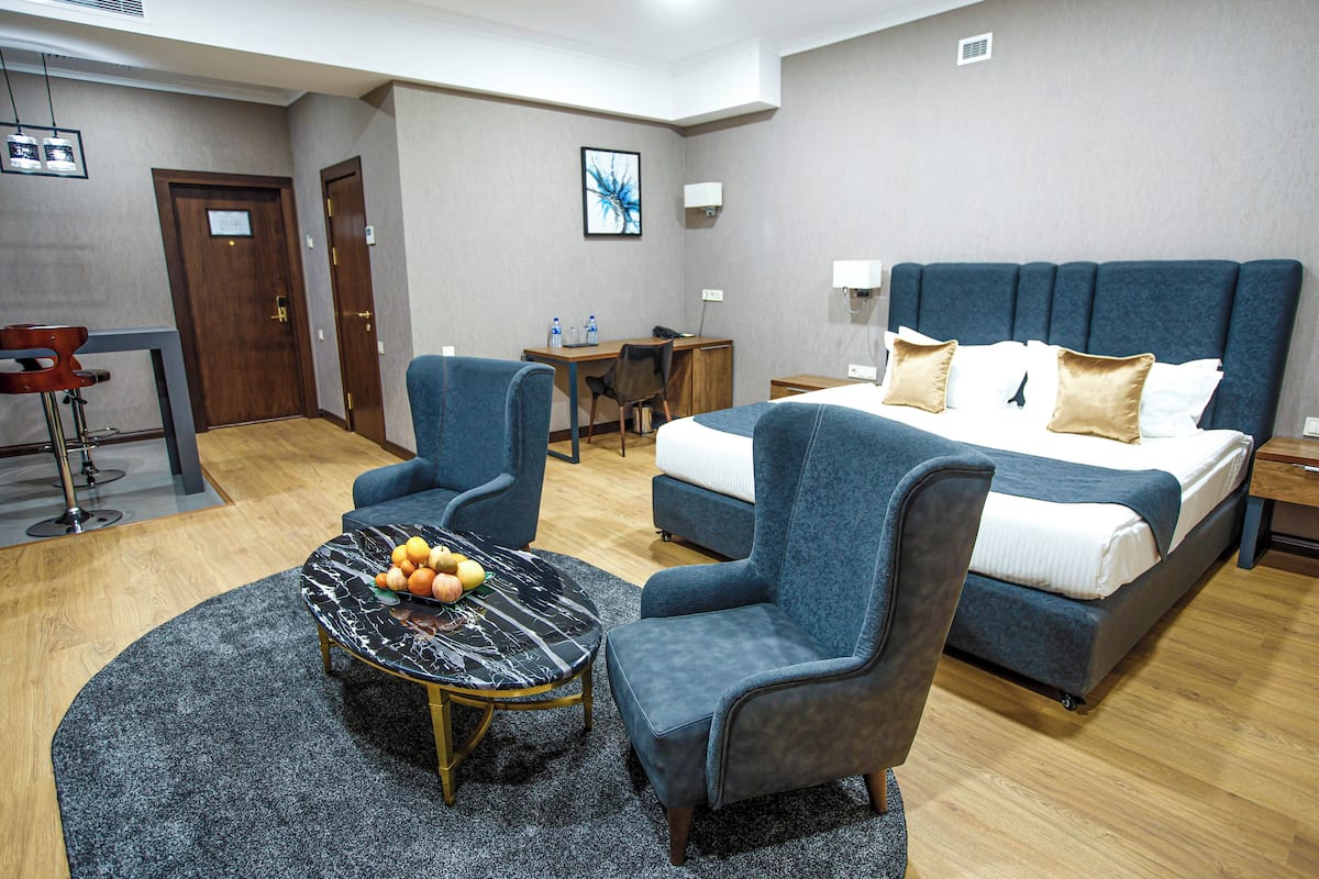 Studio, 1 Queen Bed | 1 bedroom, Egyptian cotton sheets, premium bedding, minibar