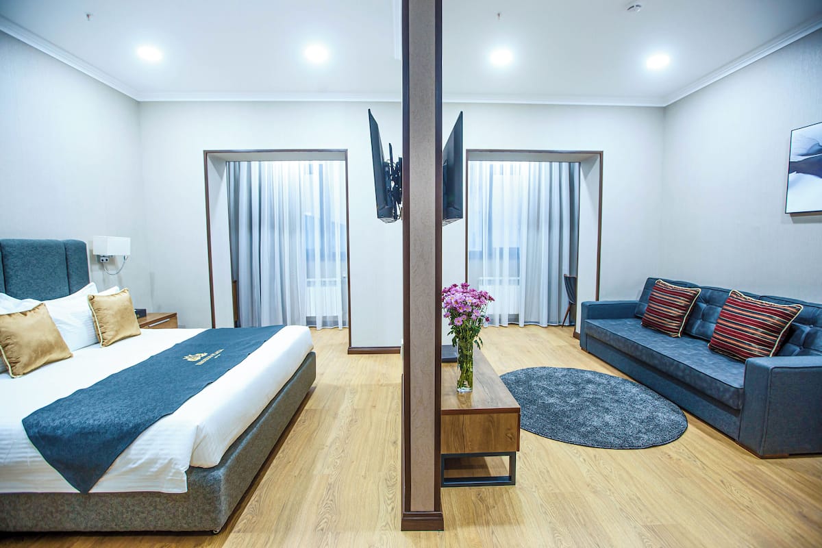 Luxury Suite, 1 King Bed | 1 bedroom, Egyptian cotton sheets, premium bedding, minibar