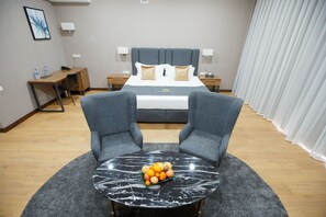 デラックス ダブルルーム | エジプト綿のシーツ、高級寝具、ミニバー、セーフティボックス (室内)