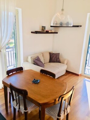 Apartment, 1 Bedroom | In-room dining - Torre a mare sun (Bari)