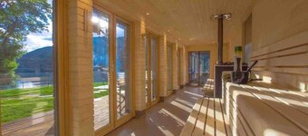 ア フェアリーテール サッチド ハイランド コテージ