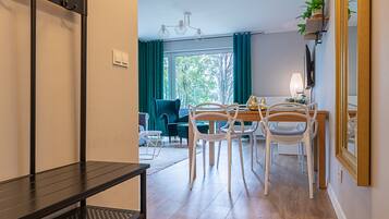 Comfort Apartment, Mountain View | Living area | Flat-screen TV