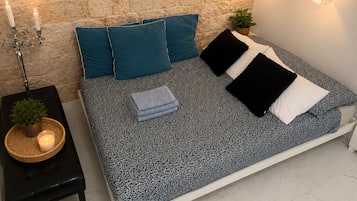 City-Studio, 1 Doppelbett, Nichtraucher, Erdgeschoss | Zimmersafe, Bügeleisen/Bügelbrett, kostenloses WLAN, Bettwäsche
