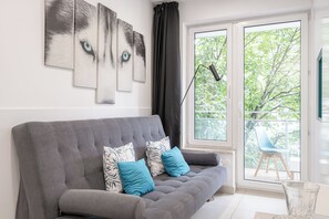 Estúdio clássico, 1 quarto | Área de estar | TV de tela plana