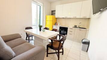 City Apartment | Private kitchen | Fridge, oven, stovetop, coffee/tea maker