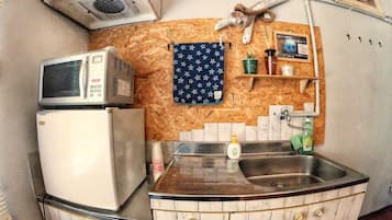 Kamar Quadruple Standar, 4 kamar tidur, Bebas Asap Rokok (1) | Minibar, dilengkapi dengan perabotan berbeda-beda, dan meja kerja