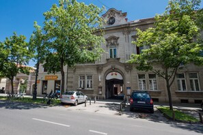 Pintu masuk properti