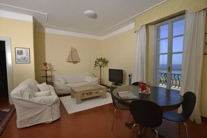 Living area - Alice Seaview Apartment (Alghero)