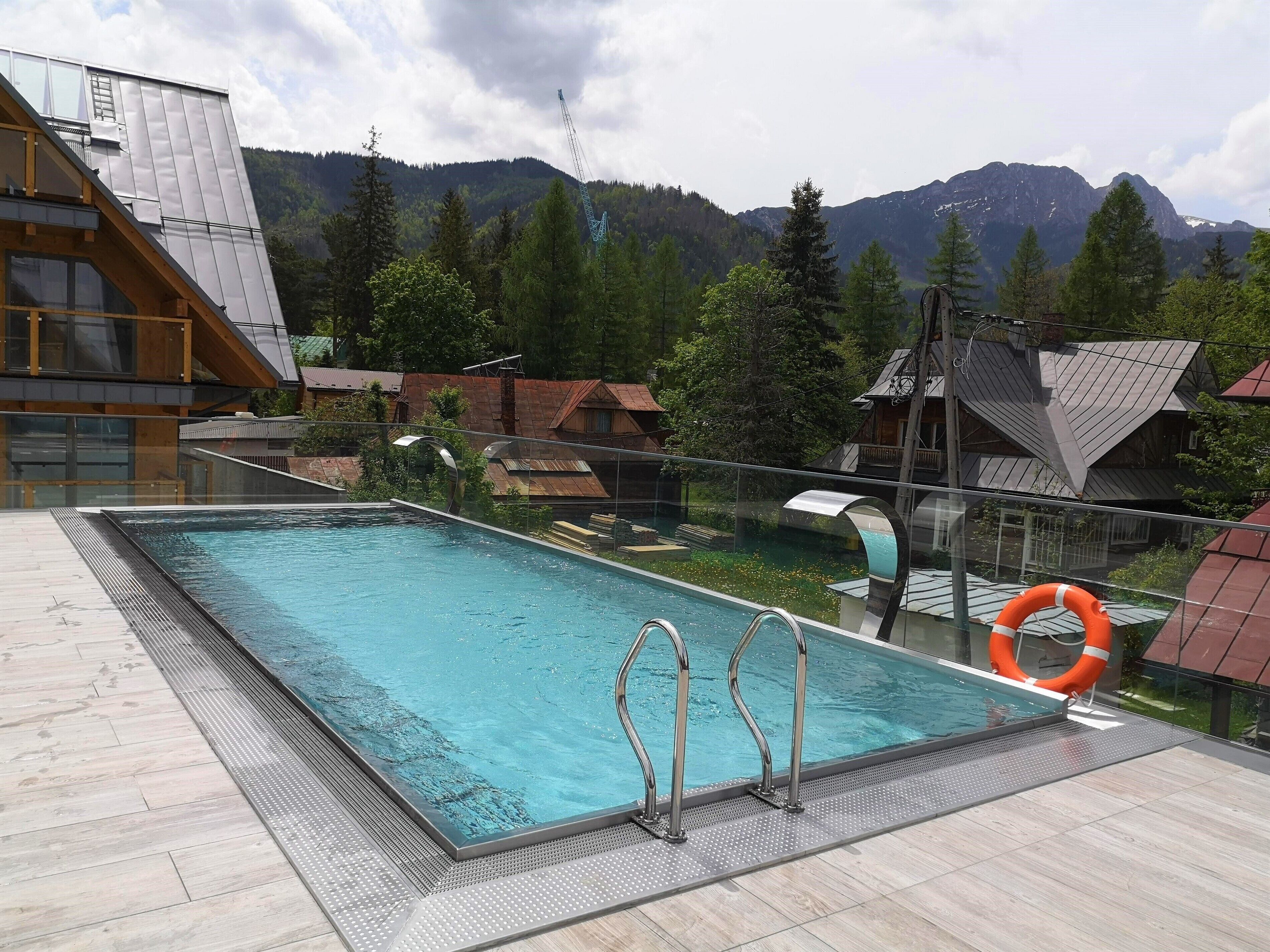 Outdoor pool, open 8:00 AM to 10:00 PM, pool loungers