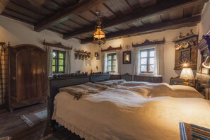 Double or Twin Room (9) | Cribs/infant beds, free WiFi, bed sheets