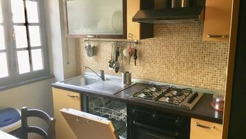 Refrigerador, horno, placa de cocina, lavavajillas