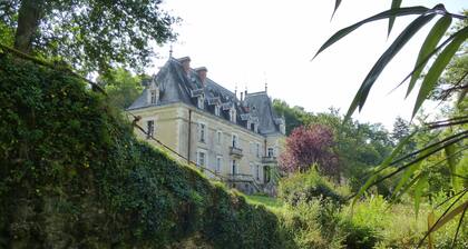 Le Chateau du Logis, au coeur du Parc National Perigord Limousin