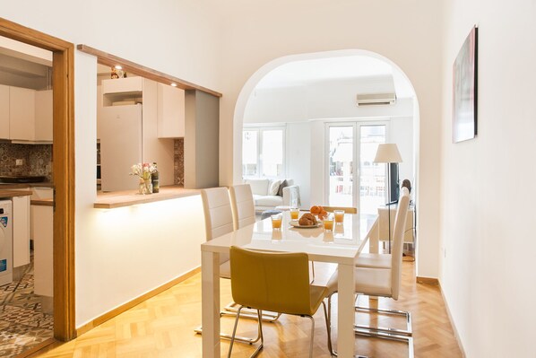 In-room dining - Explore Athens with 2 Bedroom Condo (Athens)