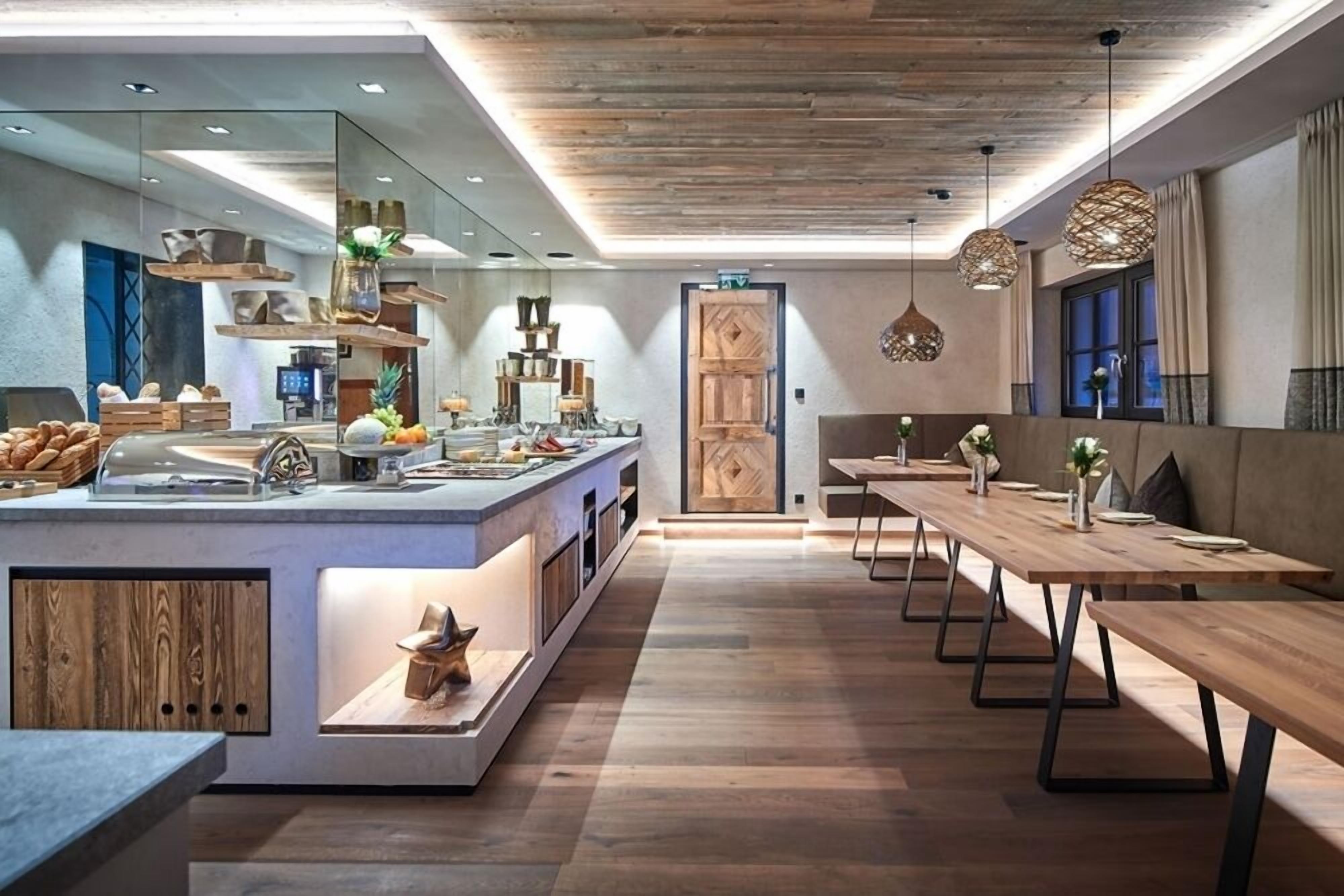 Frühstück (15 EUR pro Person)