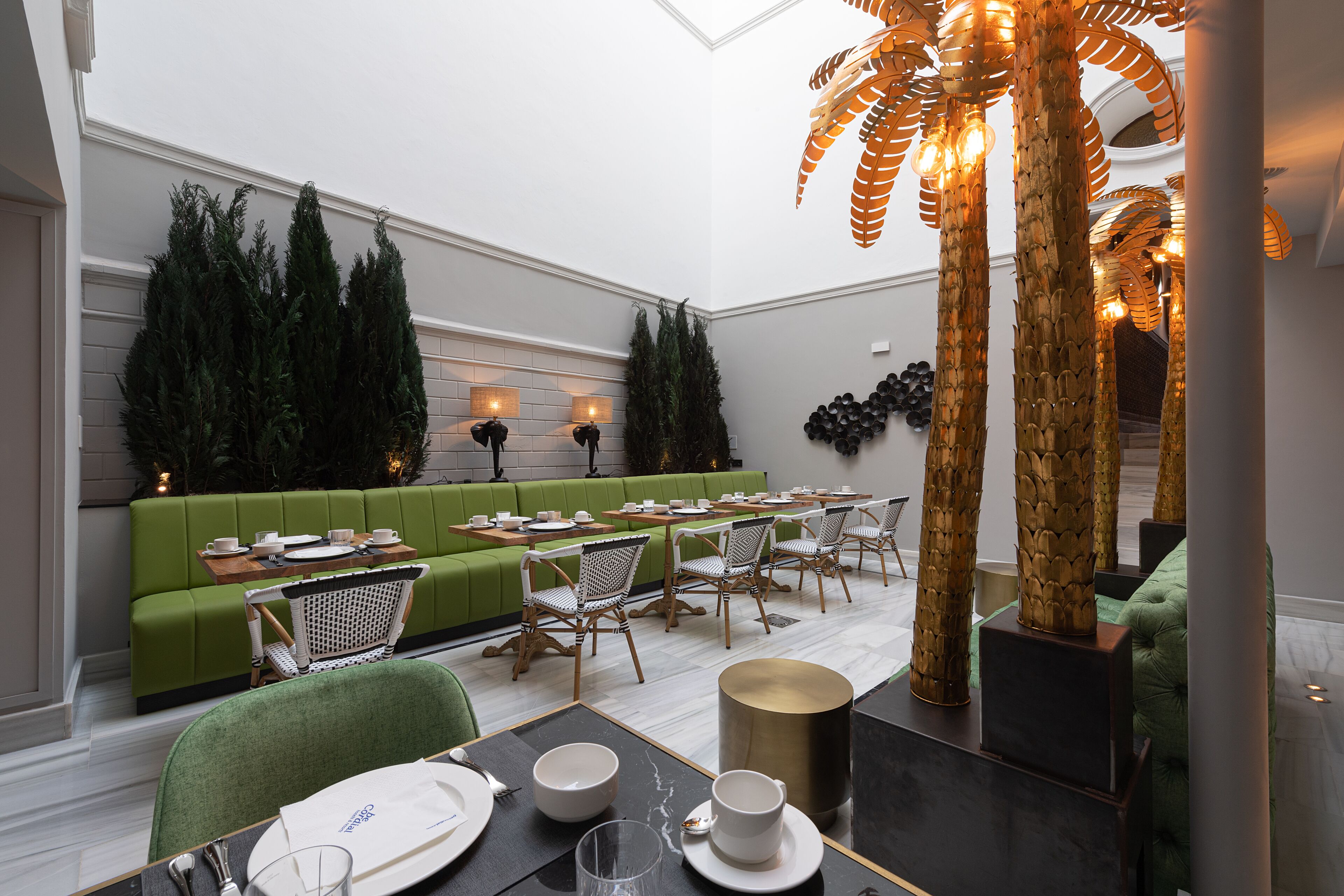 daily continental breakfast (eur 13 per person)