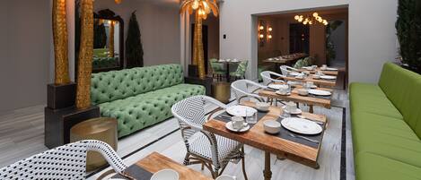 Daily continental breakfast (EUR 13 per person)