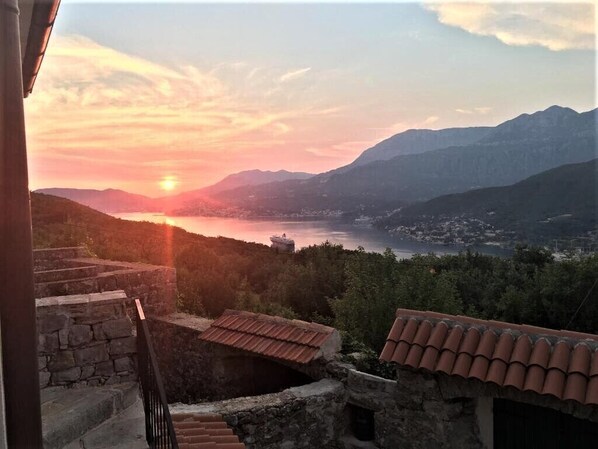 Property grounds - Unique Stone House with the charm of past centuries (Herceg Novi)