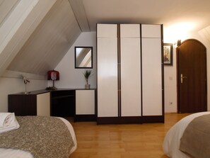 Apartment, 2 Schlafzimmer | 2 Schlafzimmer, kostenloses WLAN, Bettwäsche