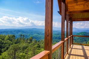 Property grounds - A Bear'sMtnSplash: Pool*MtnViews*Games*HotTub*Wifi*close to all Attractions! (Sevierville)