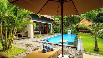 Family Villa, 2 Bedrooms | Desk, iron/ironing board, WiFi (free), bed sheets