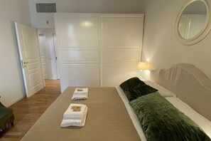 2 bedrooms, iron/ironing board, WiFi, bed sheets