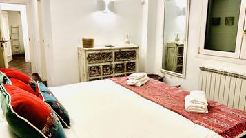 3 bedrooms, desk, iron/ironing board, travel crib
