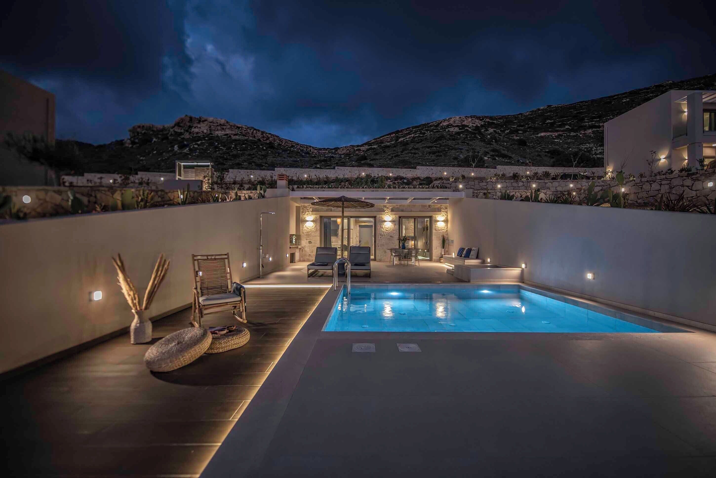 Villa Vista | In-room safe, individually decorated, individually furnished