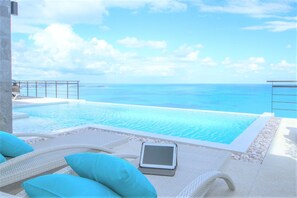 Außenpool, Infinity-Pool