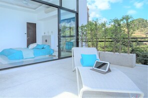 4 bedrooms, in-room safe, iron/ironing board, free WiFi