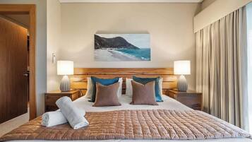 5 bedrooms, iron/ironing board, WiFi, alarm clocks