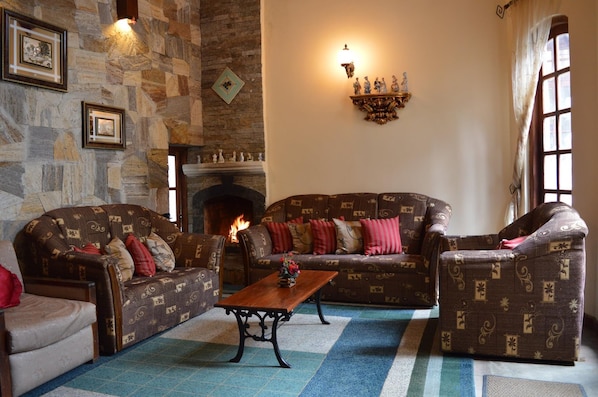 Lobby lounge