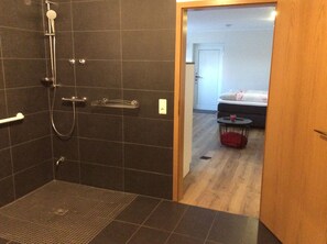 Bruser, hårtørrer, håndklæder, Sæbe