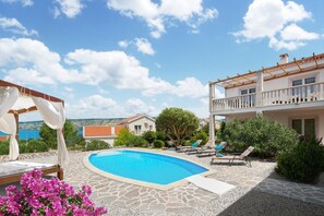 Pool - Holiday villa Isabella with private pool and beautiful garden (Stari Grad)
