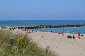 بالقرب من الشاطئ