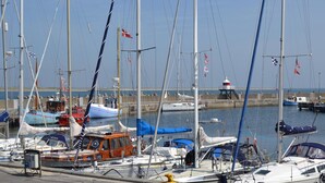 A marina with various boats docked, including sailboats and motorboats. - Danhostel Thyborøn (Thyborøn)